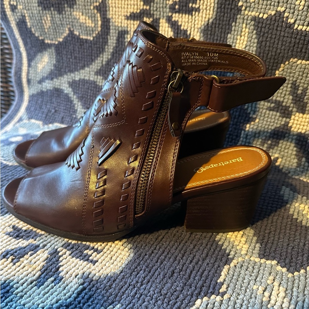 🤎 BareTraps Ivalyn Brown Cutout Peep Toe Slingback Heels Size 10M